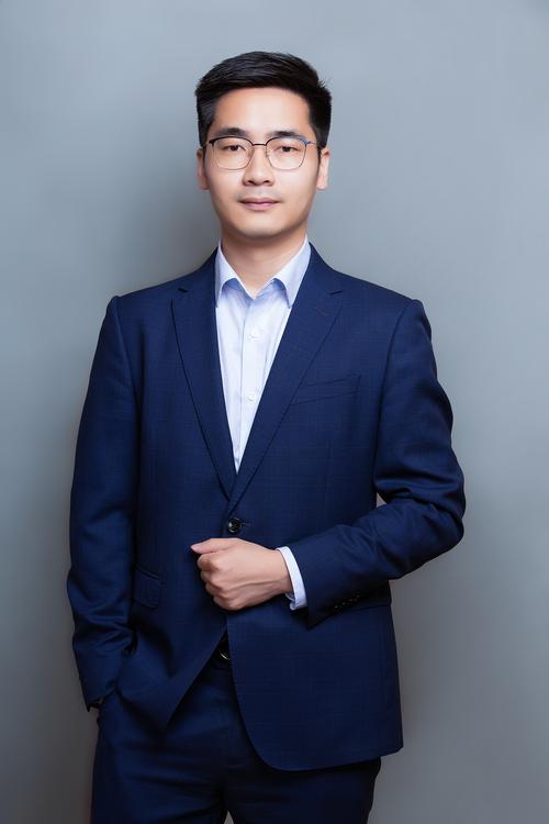 张进飘 跟组制片负责人